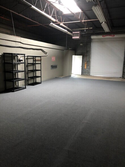 More Photos Of 4 Nashua Ct, Essex Light Distribution For Lease