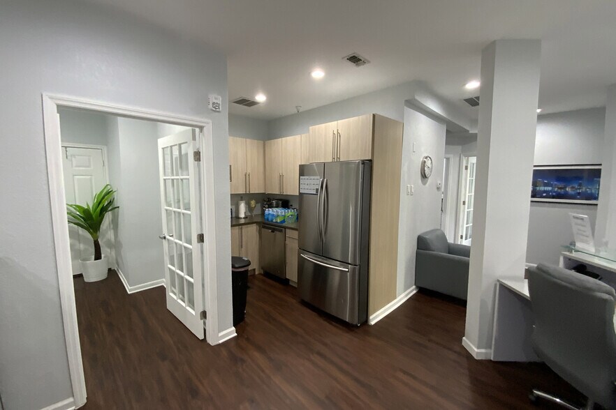 More Photos Of 860 N Orange Ave, Orlando Apartments For Sale