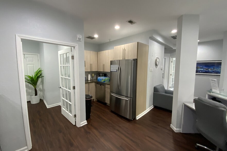 More Photos Of 860 N Orange Ave, Orlando Apartments For Sale