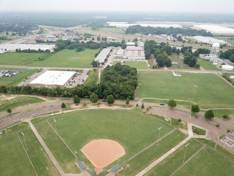 More Photos Of 8804 Caroma St, Olive Branch Flex For Lease