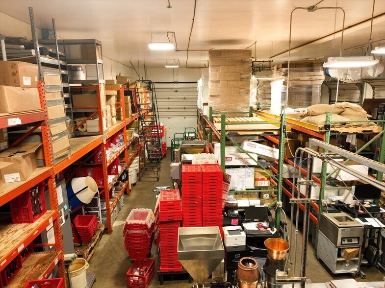 More Photos Of 1502 Minnie St, Fairbanks Industrial For Sale