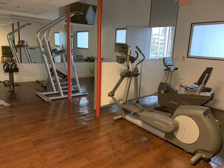 More Photos Of 2323 Main St, Irvine Warehouse For Lease