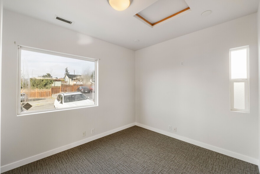More Photos Of 3108 S Union Ave, Tacoma Office For Sale
