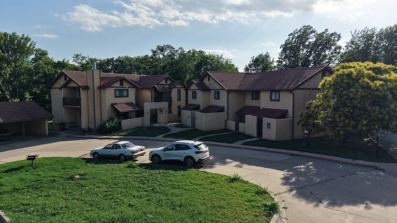 More Photos Of 1625 S Longford Ln, Wichita Apartments For Sale