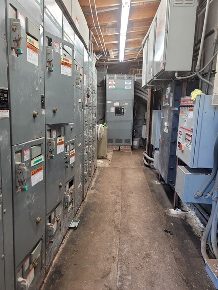 More Photos Of 2582 Salisbury Hwy, Statesville Manufacturing For Sale