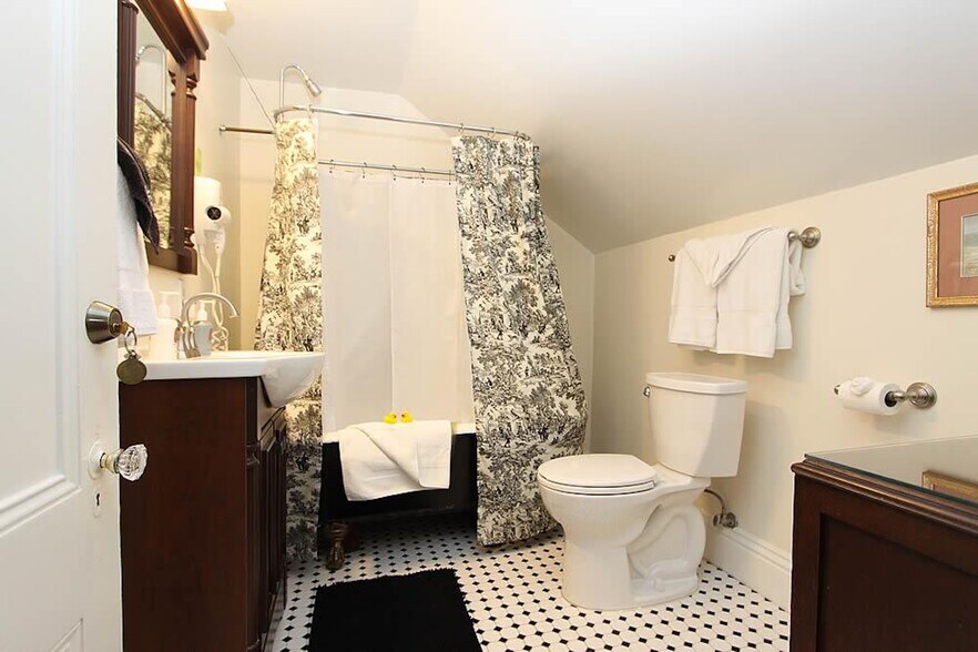 More Photos Of 2476 Main St, Cambria Hospitality For Sale
