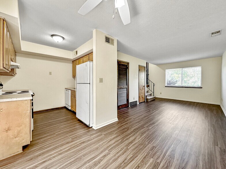 More Photos Of 920 Meadow Ln, Des Moines Apartments For Sale