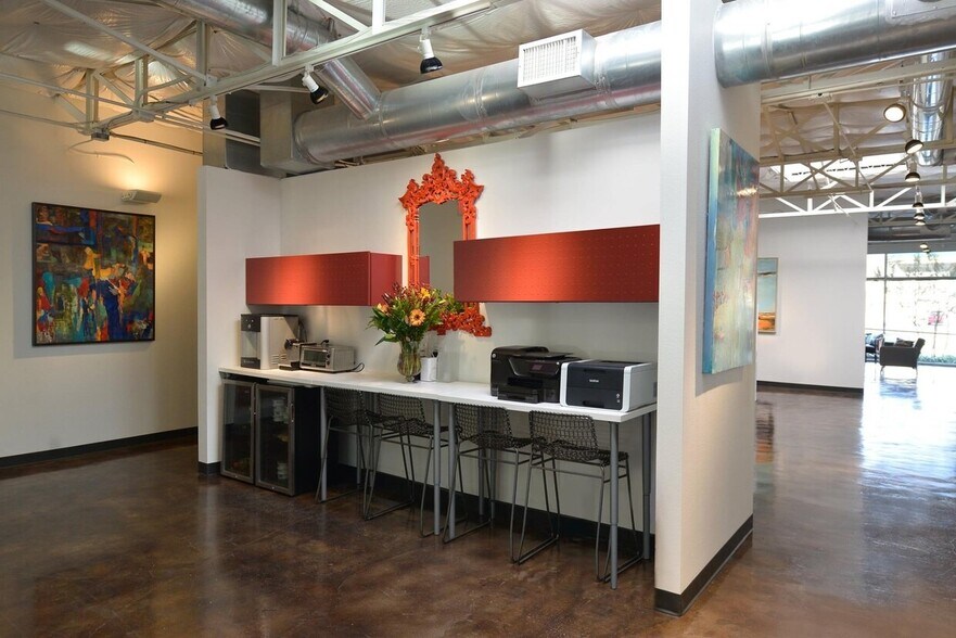 More Photos Of 801 Core St, Dallas Freestanding For Sale