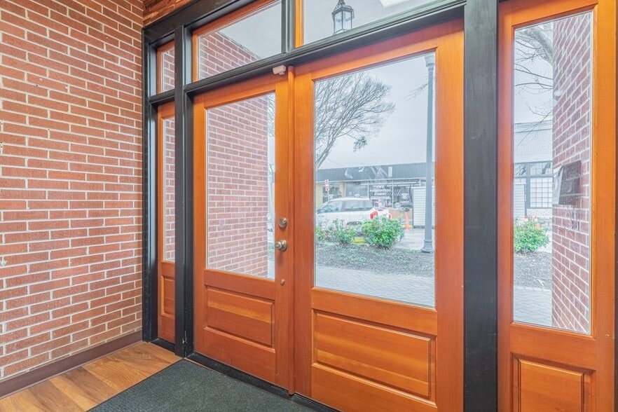 More Photos Of 48 Griffin St, McDonough Storefront For Sale