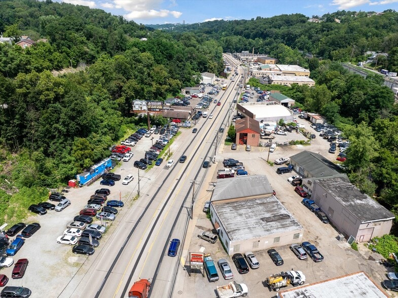 More Photos Of 1641 Saw Mill Run Blvd, Pittsburgh Flex For Sale