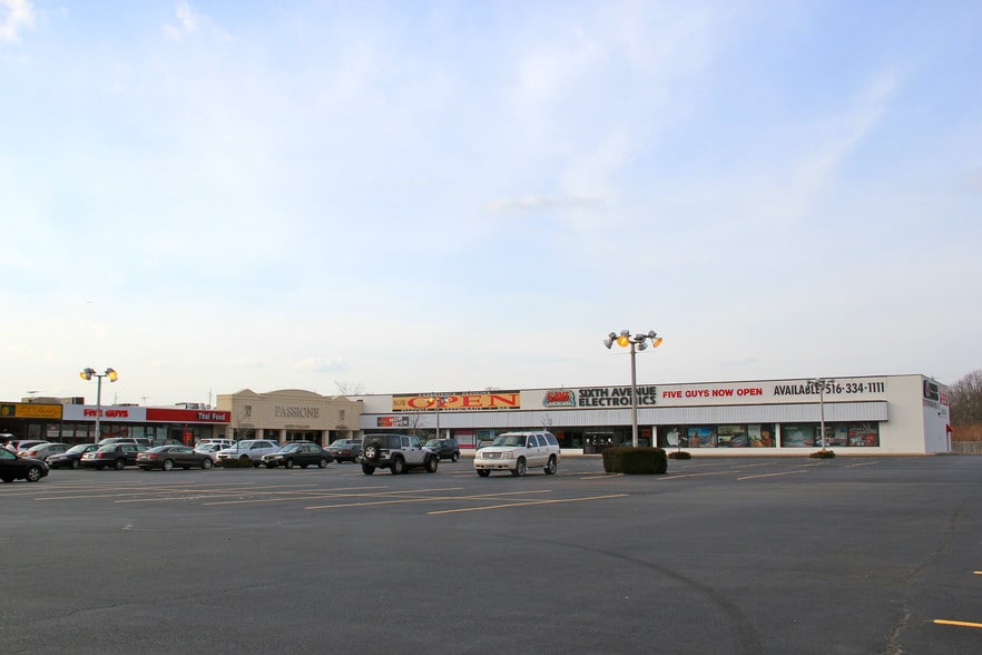 More Photos Of 211-235 Old Country Rd, Carle Place Unknown For Lease