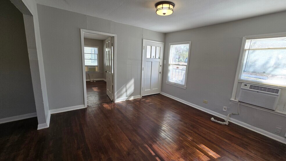 More Photos Of 323 Claremont Ave, San Antonio Multifamily For Sale