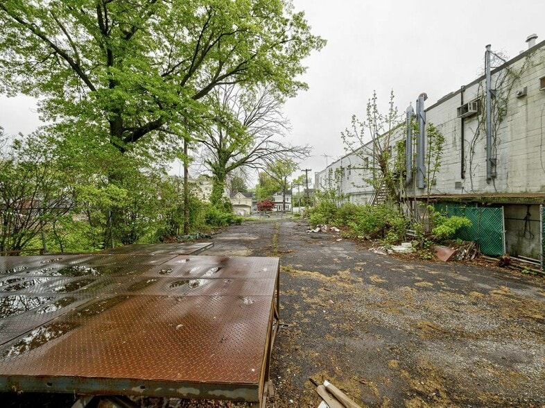 More Photos Of 300-306 W 1st Ave, Roselle Warehouse For Sale
