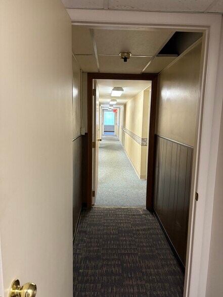 More Photos Of 2017 Sunset Blvd, Steubenville Office For Lease