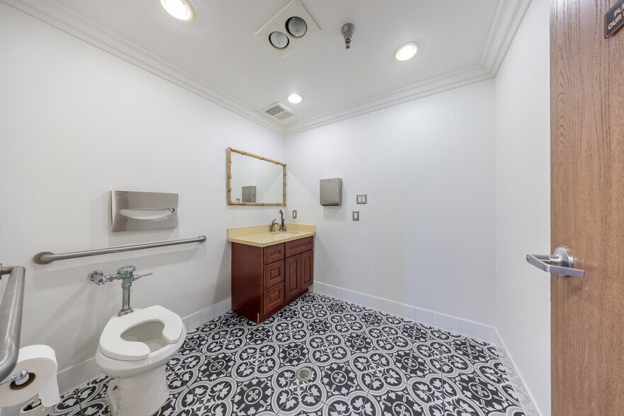 More Photos Of 15350 Fairfield Ranch Rd, Chino Hills Warehouse For Sale