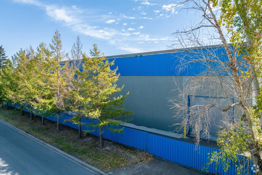 More Photos Of 5715 35th St SE, Calgary Manufacturing For Sale