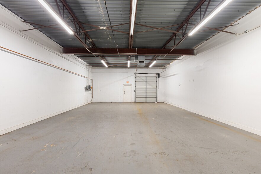 More Photos Of 11005 Indian Trl, Dallas Unknown For Lease