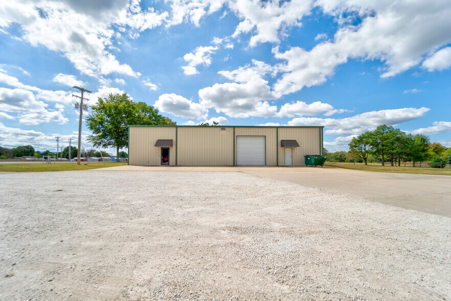 More Photos Of 2594 E Heritage Pkwy, Farmington Warehouse For Lease