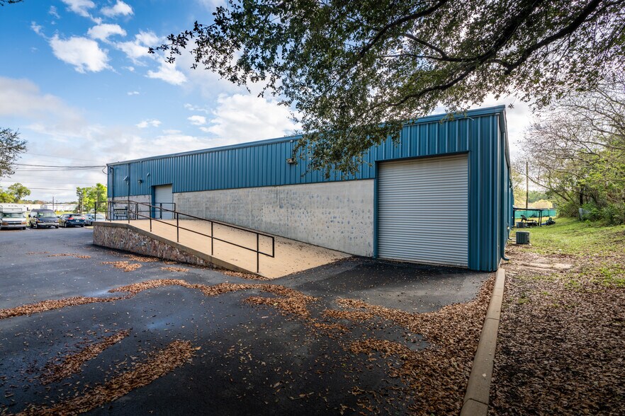 More Photos Of 2500 NW 6th St, Ocala Distribution For Lease