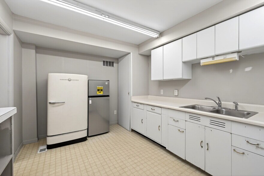 More Photos Of 320 S 1st St, Tipp City Office For Lease