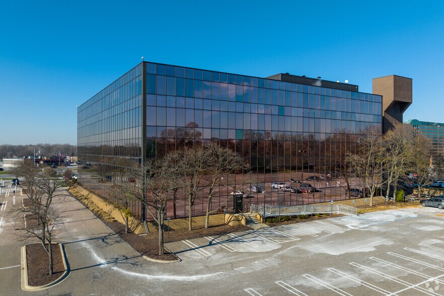 More Photos Of 25200 Telegraph Rd, Southfield Office For Lease