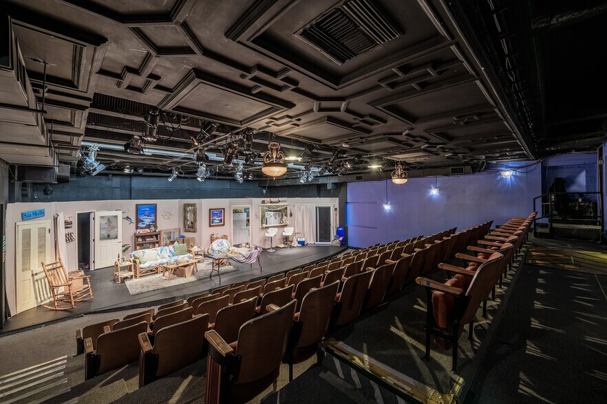 More Photos Of 6763 Hollywood Blvd, Los Angeles General Retail For Lease