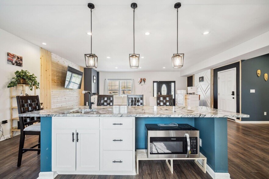 More Photos Of 4677 E Livingston Ave, Columbus Specialty For Sale