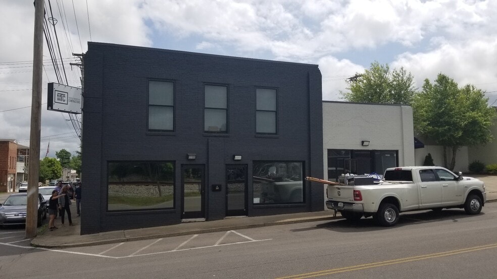 Primary Photo Of 105 W Railroad St, Dickson Storefront Retail Office For Lease