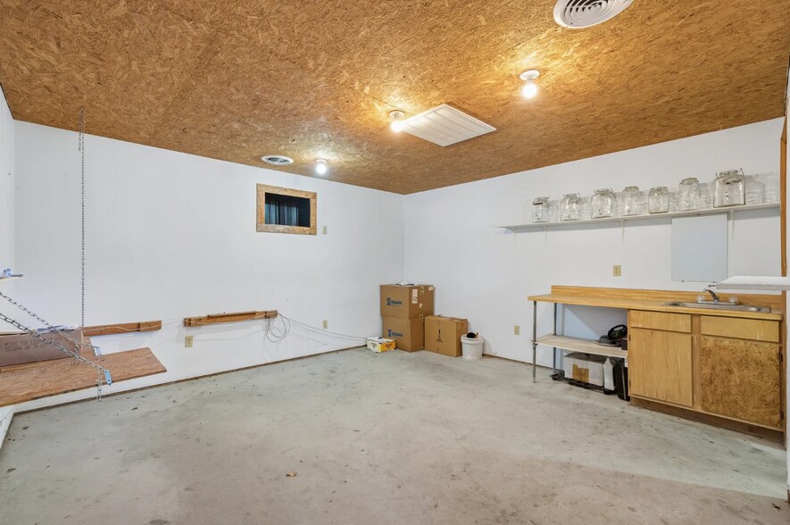 More Photos Of 20981 State Highway 64, Canton General Retail For Sale