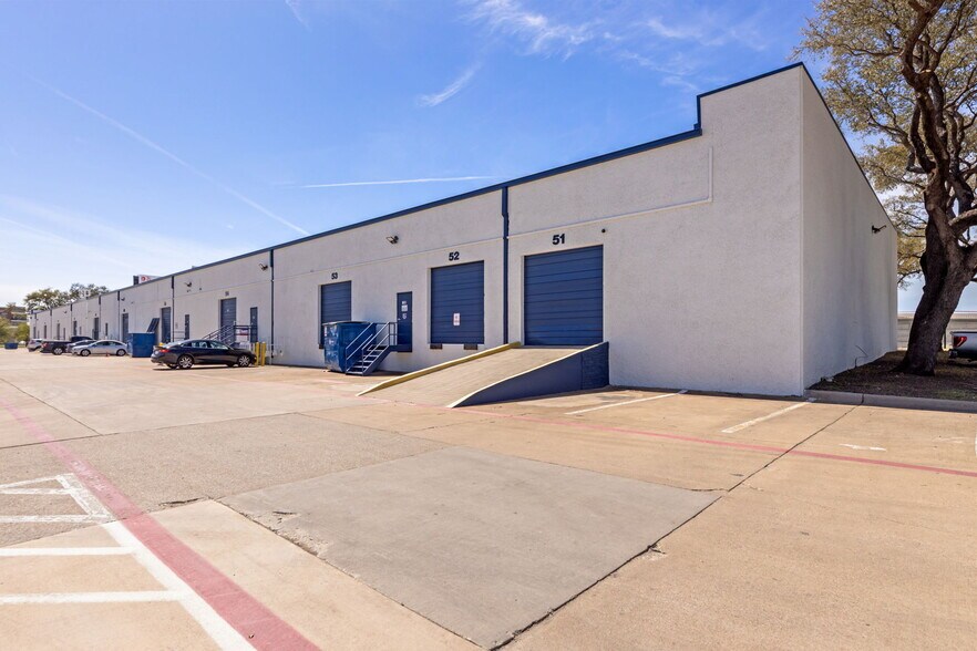 More Photos Of 1300 N Interstate 35E, Carrollton Unknown For Lease