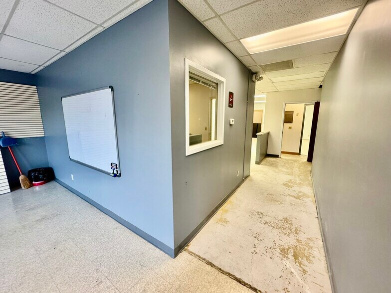 More Photos Of 642 Sheridan Dr, Tonawanda Freestanding For Lease