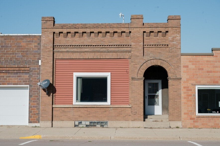 Primary Photo Of 435 Main St E, Trimont Flex For Sale