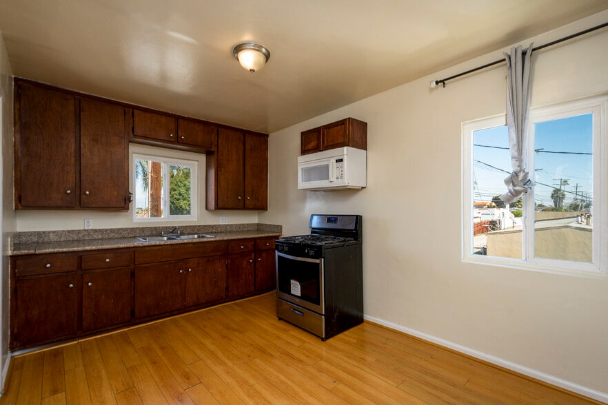 More Photos Of 7051-7053 3rd Ave, Los Angeles Storefront Retail Residential For Sale