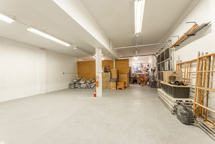 More Photos Of 219 & 303 W Chase st, Springfield Light Distribution For Lease