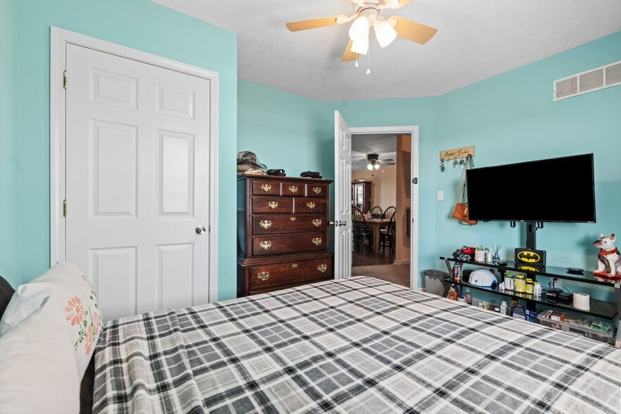 More Photos Of 808 Bypass Rd, Winchester Freestanding For Sale