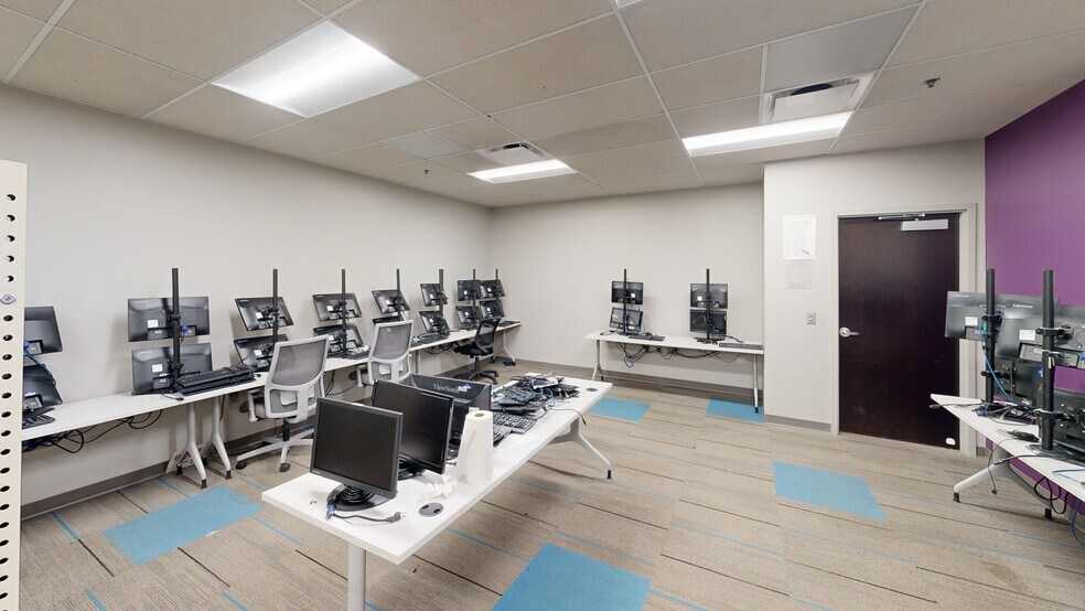 More Photos Of 5001 US Highway 30 W, Fort Wayne Medical For Lease