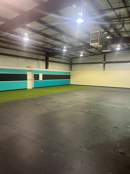 More Photos Of 919 E 29th St, Lawrence Warehouse For Lease