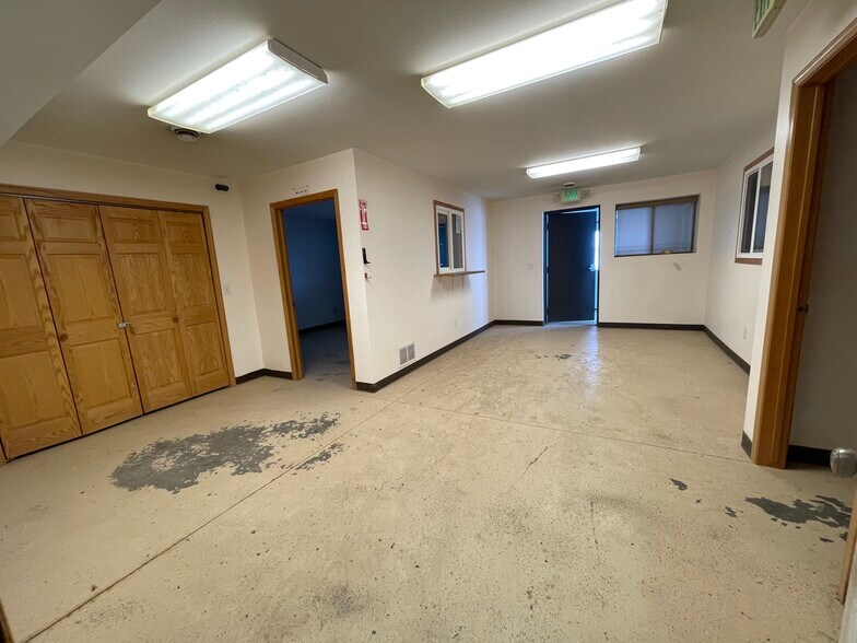 More Photos Of 3532 Hwy 58, Fairview Warehouse For Sale