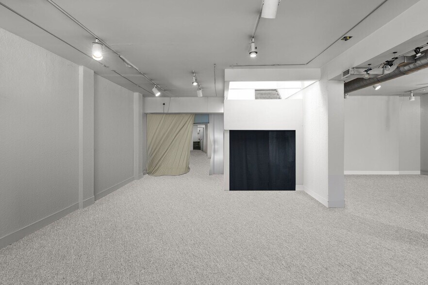 More Photos Of 1092 Eglinton Av W, Toronto Storefront For Sale