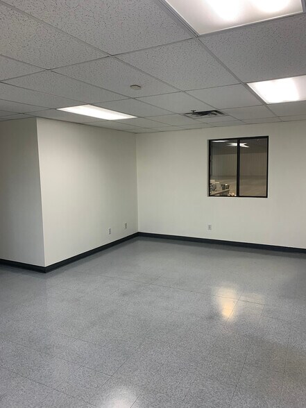 More Photos Of 5646 W Barstow Ave, Fresno Warehouse For Lease