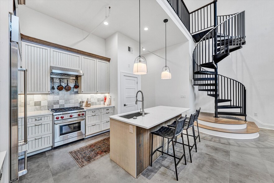 More Photos Of 109 Campbell Ave SW, Roanoke Apartments For Sale