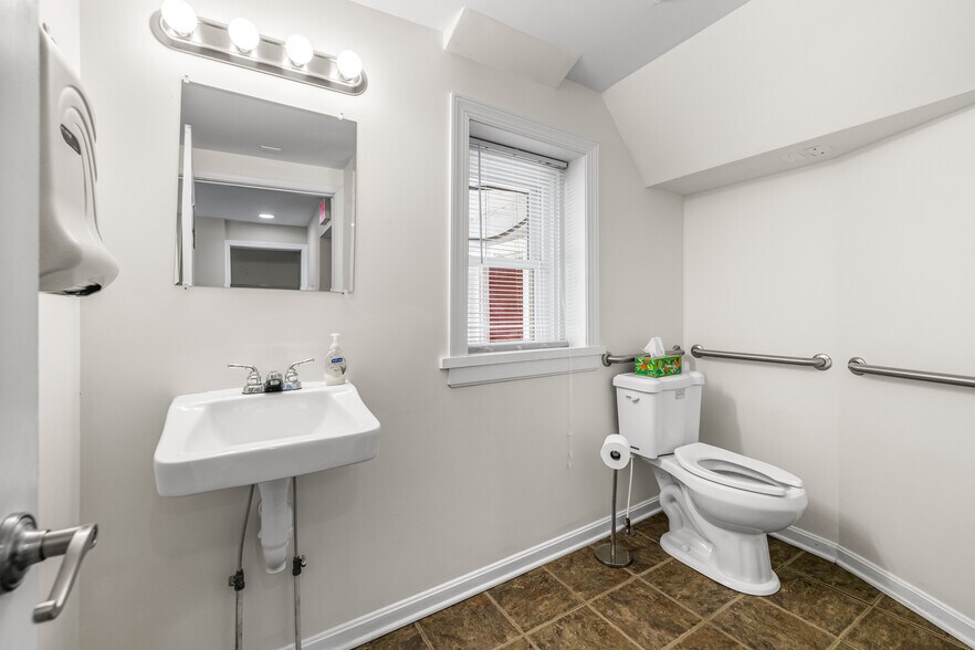More Photos Of 410 Main St, Reisterstown Medical For Lease