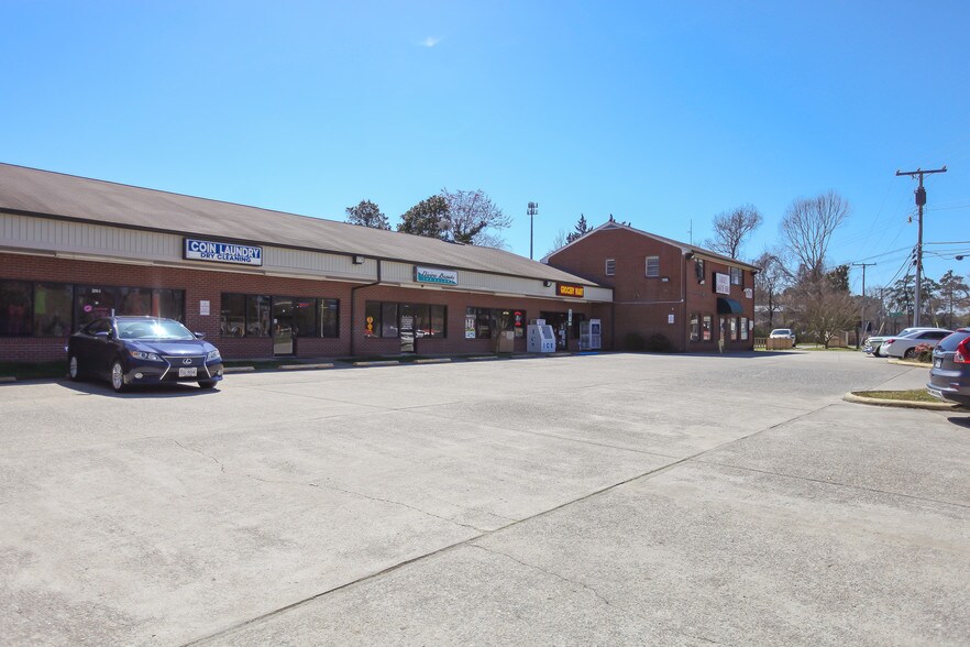 Primary Photo Of 2210 Old Williamsburg Rd, Yorktown General Retail For Lease