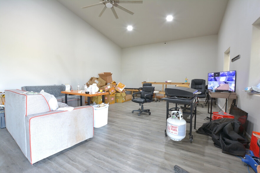 More Photos Of 1511 Private Road 7325, Lubbock Warehouse For Sale