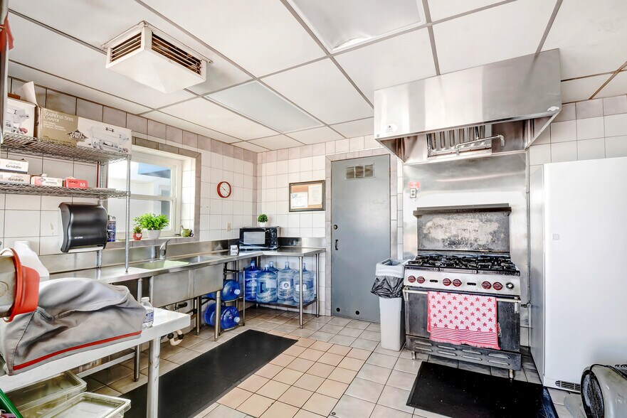 More Photos Of 419 S Robertson Blvd, Beverly Hills Schools For Sale