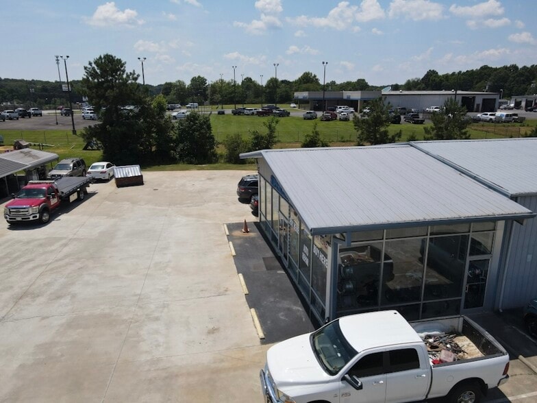 More Photos Of 975-979 E Liberty St, York Auto Dealership For Sale