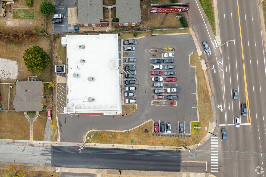More Photos Of 2847 Poplar Ave, Memphis Storefront Retail Office For Sale