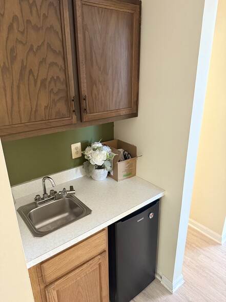 More Photos Of 311 W Maple Ave, Vienna Medical For Sale