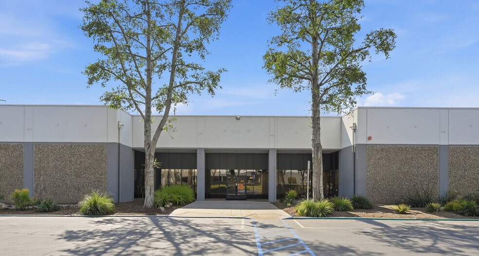 More Photos Of 8829-8835 Complex Dr, San Diego Warehouse For Lease