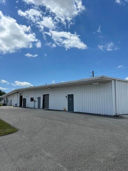 More Photos Of 1909 Whitfield Park Loop, Sarasota Manufacturing For Sale